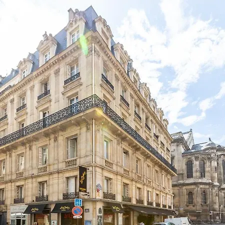 Veeve - By The Theatre De * Paris